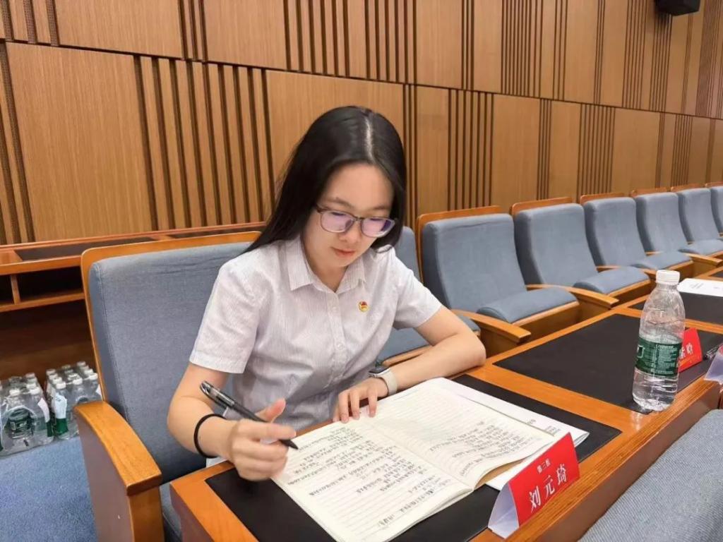 33DECDDF62B7736E270421E1E4B_D28ED0AE_19769