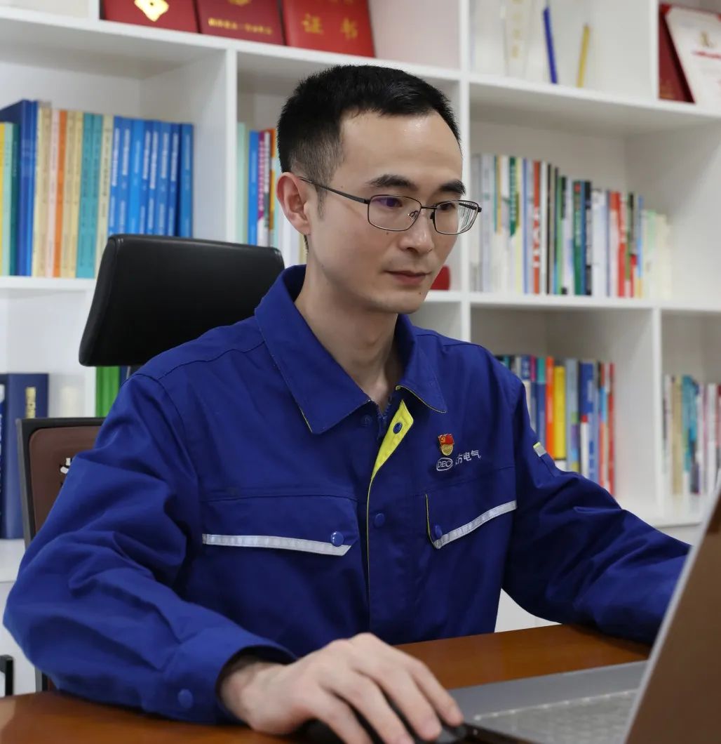 12EAF85380E24703B71E5A2CBC8_4030E3CB_18670