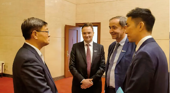 8497B3697946DF30F32B5A171EF_5A3C3144_A4D45